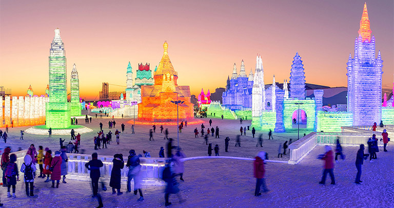 Harbin Ice and Snow World - Un Disneyland colorat de gheață