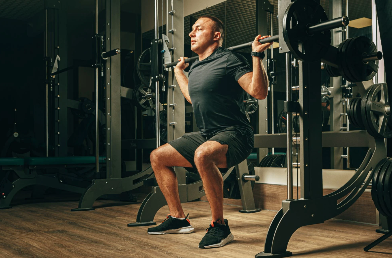 Ce grupuri musculare vă puteți antrena cu o mașină Smith?