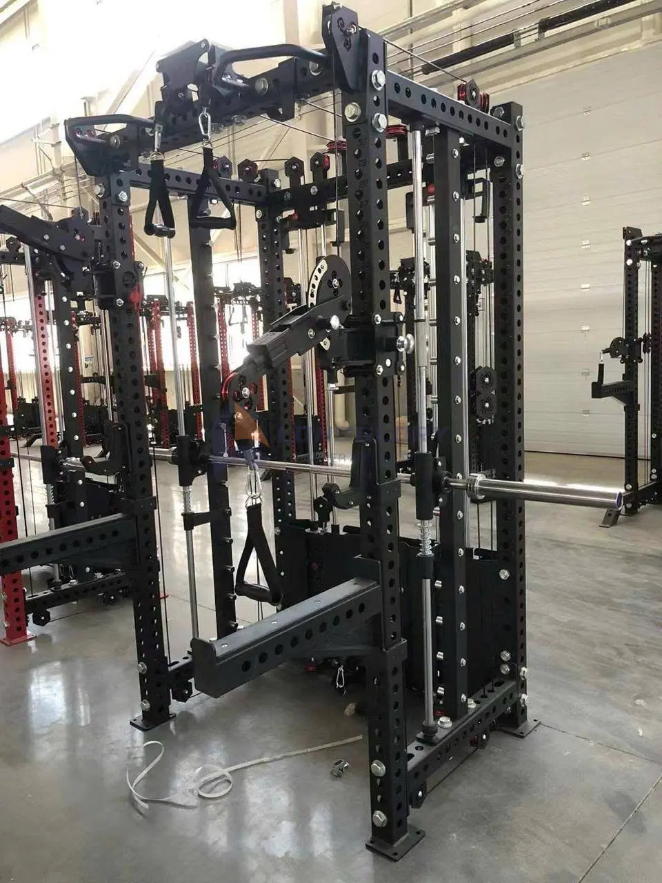 Antrenor multifuncțional Smith Machine